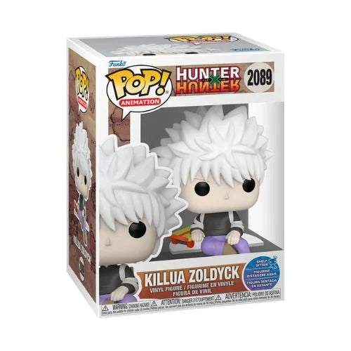 Funko POP! Animation numero 2089 di Killua Zoldyck (Hunter x Hunter) in versione "Shelf Sitter", seduto con le gambe a penzoloni e il suo skateboard rosso e giallo accanto, pronto per il bordo di una mensola.