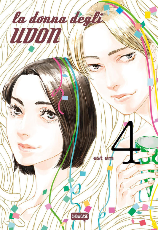 Copertina de La Donna degli Udon 4. Primo piano dei volti dei due protagonisti, una donna con capelli scuri e un ragazzo biondo, circondati da fili e coriandoli colorati.