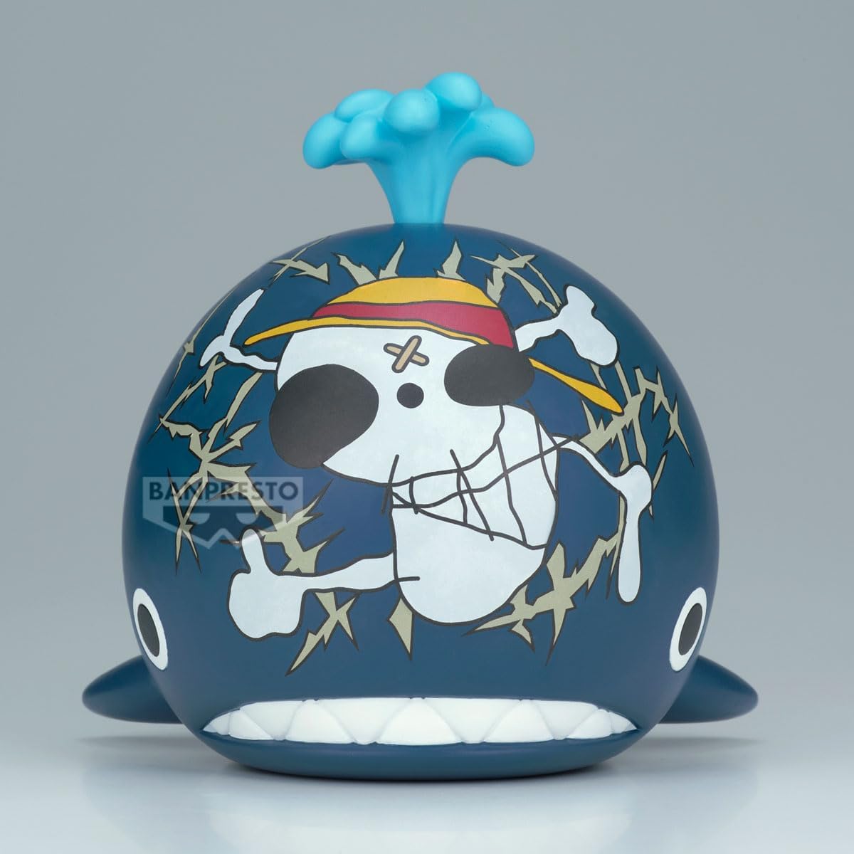 Figure in vinile morbido di Laboon da One Piece per la linea Sofvimates; la balena blu mostra il teschio dei pirati dipinto sulla fronte, cicatrici incrociate e uno spruzzo d'acqua azzurro sulla testa.