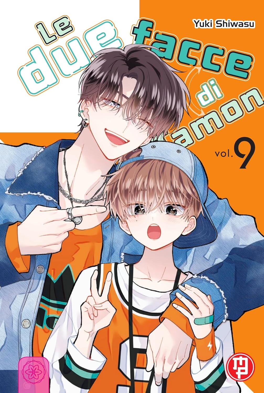Copertina del nono volume del manga Le due facce di Tamon, caratterizzata da uno sfondo arancione e bianco, che mostra due ragazzi in stile manga con giacche di jeans e magliette sportive arancioni, con il personaggio in primo piano che indossa un cappellino azzurro e fa il segno di pace.