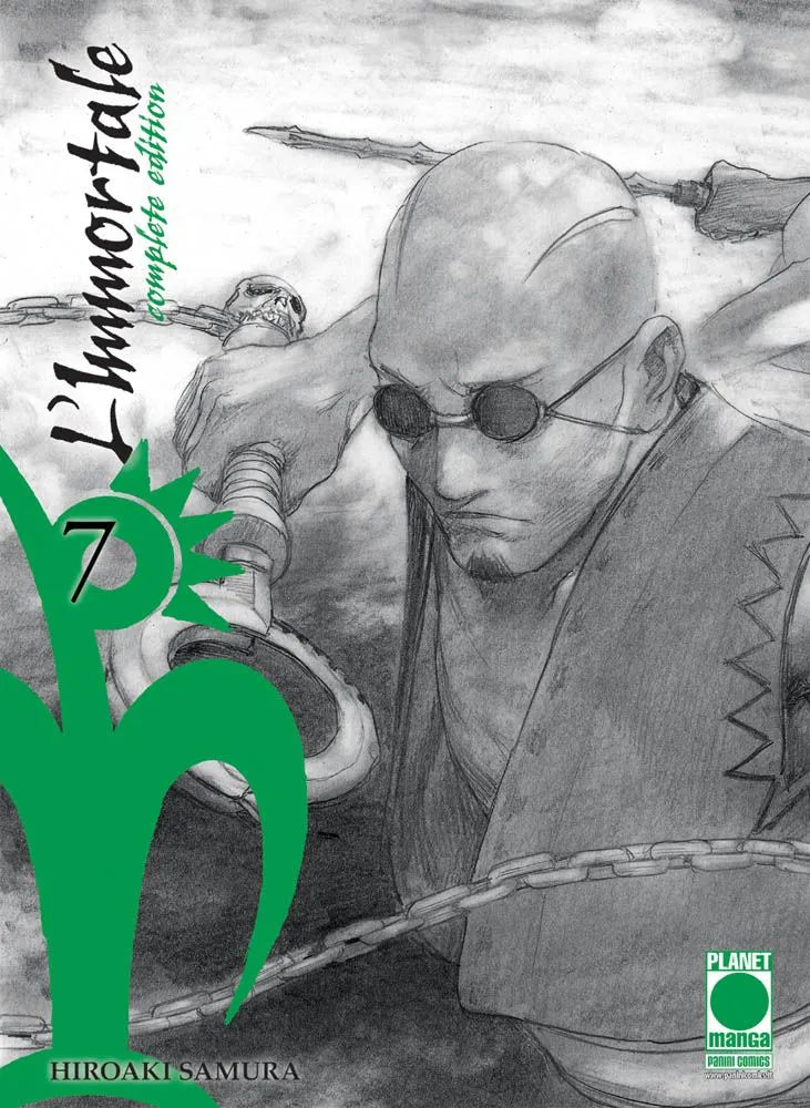 Copertina del manga L'Immortale Complete Edition Vol. 7; illustrazione a matita/carboncino che ritrae in primo piano Giichi, un uomo calvo con occhialini tondi scuri, mentre impugna la sua arma a catena.