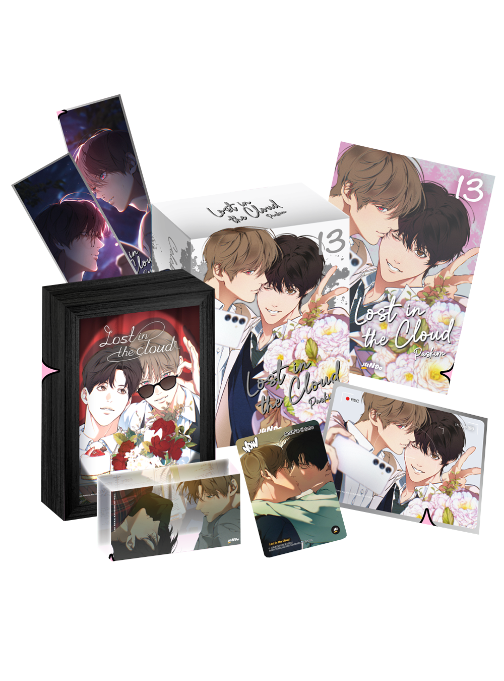 Cofanetto Celebration Edition del manhwa Lost in the Cloud 13. L'immagine mostra il volume, una scatola dedicata, una cornice retroilluminata, un blocco acrilico, stampe e cartoline esclusive con i protagonisti.