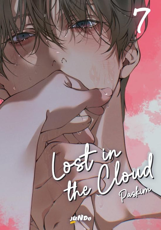 Copertina del manhwa Lost in the Cloud 7. Primo piano intenso e drammatico del volto di Cirrus, visibilmente accaldato e tormentato, sfiorato da una mano su uno sfondo sfumato rosa.