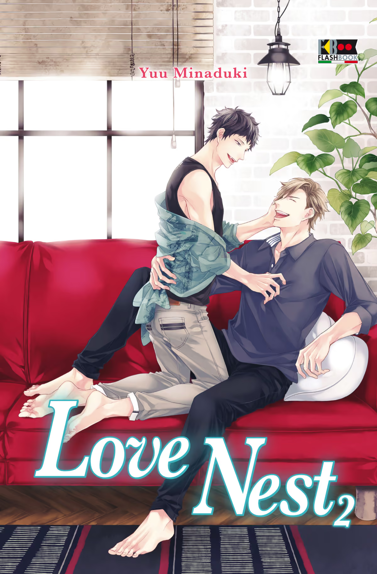 Copertina del secondo volume del manga Boys' Love 'Love Nest' di Yuu Minaduki, edito da Flashbook Edizioni. L'illustrazione ritrae due uomini sorridenti e intimi su un divano rosso: un ragazzo scuro di capelli rannicchiato accarezza il volto dell'altro uomo seduto sul divano, sormontati dal nome dell'autrice Yuu Minaduki in alto e dal titolo 'Love Nest 2' in lettere azzurre e bianche in basso.
