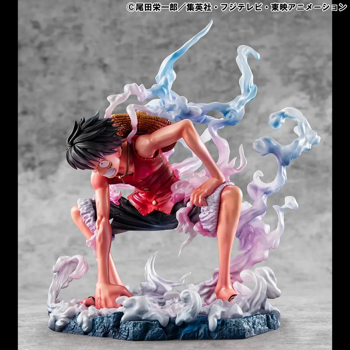 Figura da collezione di Monkey D. Luffy in modalità Gear Second tratta da One Piece, visibile nel file luffy.jpg. Il protagonista è accovacciato nella sua iconica posa da combattimento con un pugno a terra, la pelle arrossata dallo sforzo e grandi volute di fumo sfumate tra il rosa e l'azzurro che lo circondano.