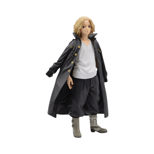 Figure da collezione in PVC di Manjiro Sano (Mikey) dalla serie anime 'Tokyo Revengers', prodotta da Bandai Banpresto. La statuetta ritrae il leader della Toman in piedi con capelli biondi ondulati, maglietta bianca, pantaloni neri e la tipica divisa nera tokko-fuku con bottoni dorati poggiata sulle spalle.