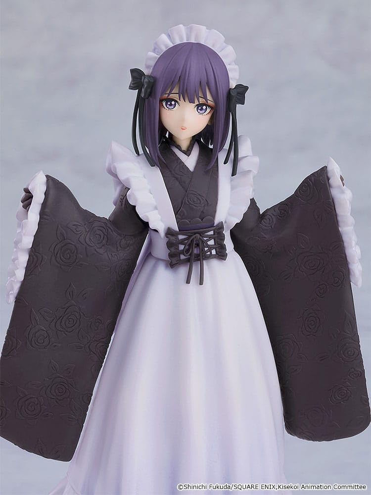 Figure Pop Up Parade di Marin Kitagawa da My Dress-Up Darling in versione School Festival. La ragazza indossa un elegante abito wa-maid, che unisce un kimono scuro con rose in rilievo a un grembiule bianco con volant.