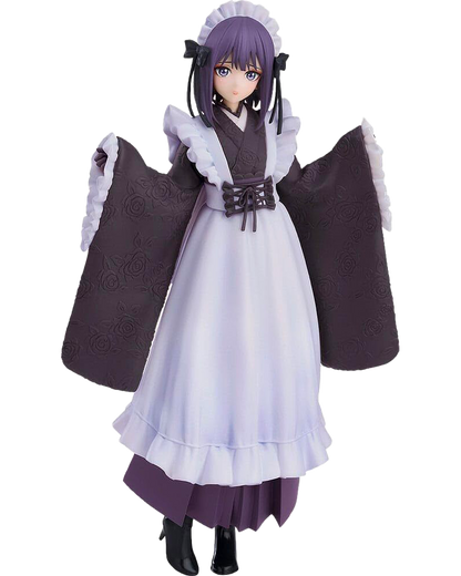 Figure Pop Up Parade di Marin Kitagawa da My Dress-Up Darling in versione School Festival. La ragazza indossa un elegante abito wa-maid, che unisce un kimono scuro con rose in rilievo a un grembiule bianco con volant.