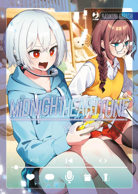 Copertina del nono volume del manga Midnight Heart Tune. In primo piano una ragazza con corti capelli bianchi e cuffie con microfono gioca entusiasta con un controller, affiancata da un'amica con gli occhiali e capelli castani a treccia, visibilmente tesa e concentrata durante la partita.