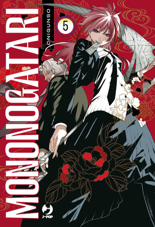 Copertina del manga Mononogatari volume 5. Su un vibrante sfondo rosso decorato con onde e grandi fiori neri dai contorni dorati, si ergono due figure in eleganti completi scuri. In primo piano, un personaggio con corti capelli bicolore rossi e bianchi sorride audacemente impugnando una grande e minacciosa falce con il manico parzialmente bendato. Alle sue spalle si intravede il profilo di un uomo più maturo, con i capelli bianchi e un'espressione severa.