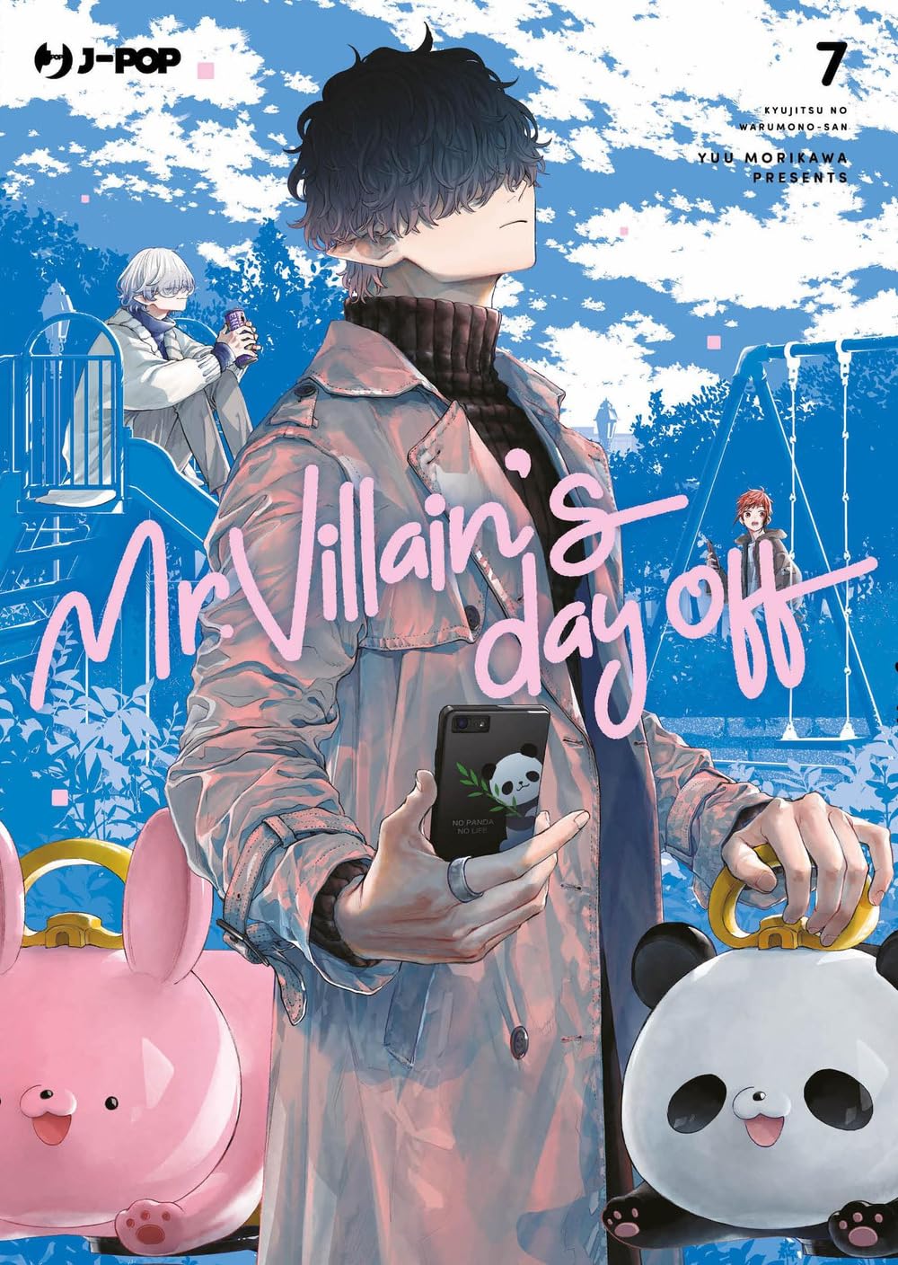 Il Generale, con il suo impermeabile, tiene in mano due innaffiatoi a forma di panda e coniglio e uno smartphone, mentre sullo sfondo al parco giochi si intravedono i Ranger (Rosso e Blu) sulla copertina di Mr. Villain's Day Off Vol. 7.