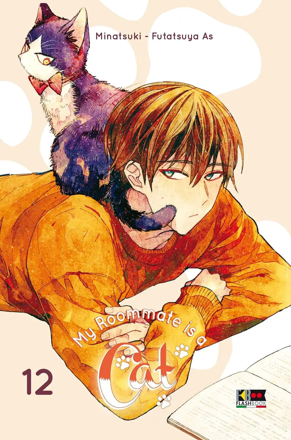 Copertina del dodicesimo volume del manga 'My Roommate is a Cat' di Minatsuki e As Futatsuya, edito da Flashbook Edizioni. L'illustrazione ritrae lo scrittore Subaru Mikazuki sdraiato mentre indossa un maglione arancione-giallo, con la gattina pezzata Haru accovacciata sulla sua schiena e spalla che guarda verso l'alto con un fiocchetto rosso al collo, sormontati dal titolo 'My Roommate is a Cat' con impronte di zampa e il numero 12 in basso a sinistra.