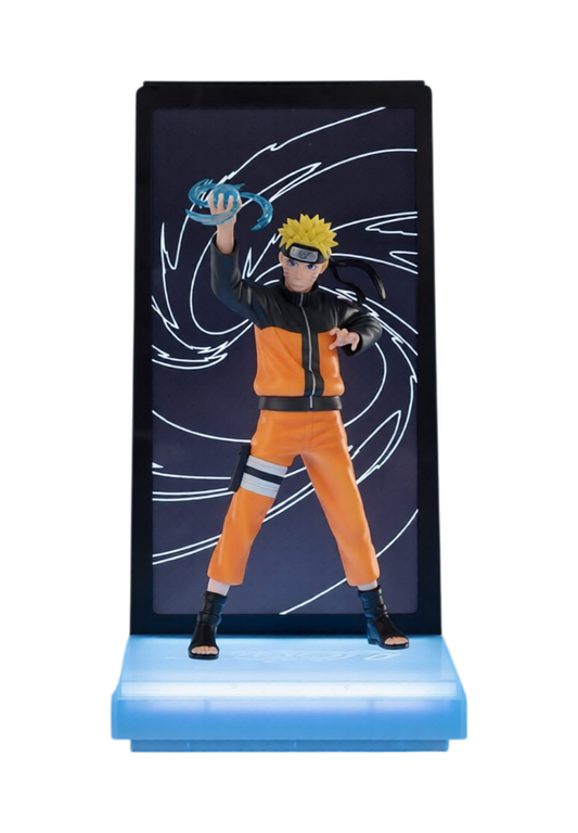 Figura espositiva di Naruto Uzumaki da Naruto Shippuden per la linea Neon di Tsume Art. La statua ritrae Naruto in piedi con la classica tuta arancione e nera mentre solleva una sfera di chakra azzurra nella mano destra, racchiuso in un box espositivo con base illuminata a LED azzurri e uno sfondo scuro decorato da un vortice luminoso.