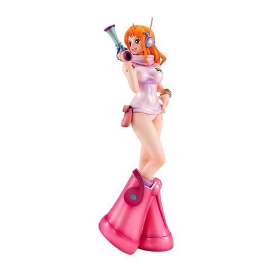 Figure di Nami da One Piece in versione Egghead, con indossa un body chiaro futuristico, enormi scarpe rosa e il Clima-Tact appoggiato sulla spalla.