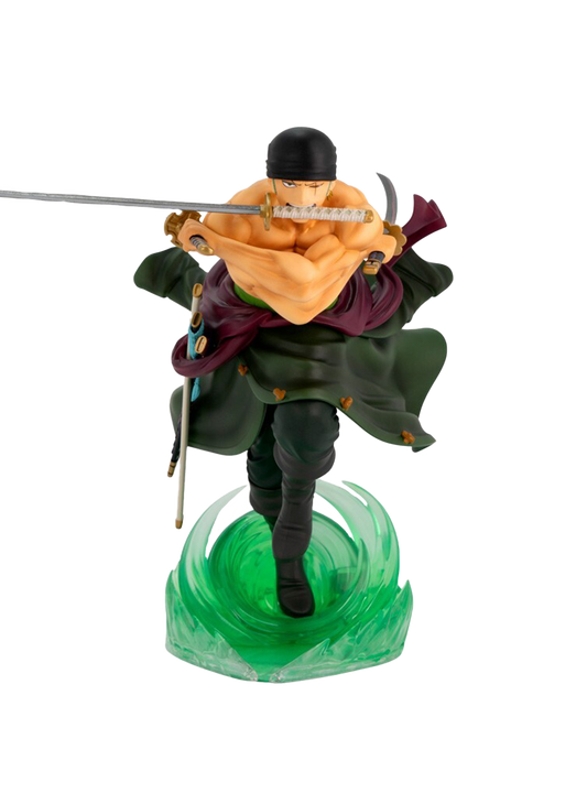 Action figure di Roronoa Zoro linea SFC Abystyle Studio; il personaggio indossa il classico outfit verde e utilizza la tecnica a tre spade in una posa di combattimento aerea su una base effetto vortice verde.