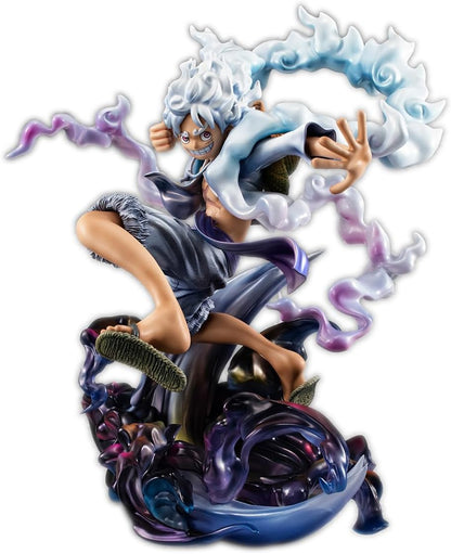 Action figure Portrait of Pirates di Monkey D. Luffy in Gear 5 (Nika); il personaggio ha capelli e vestiti bianchi, ride mentre fluttua in aria circondato da nuvole di fumo e fulmini di Haki viola e neri.