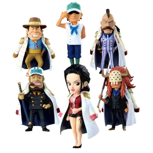 Sei mini figure dei personaggi di One Piece appartenenti alla Marina Militare. I personaggi indossano le divise o i classici cappotti bianchi della fazione e sono realizzati in un simpatico stile chibi. Tra di essi si riconoscono vari famosi Vice Ammiragli in posa.