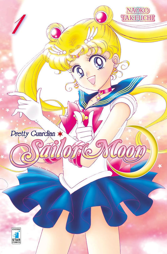 Copertina del primo volume in italiano del manga 'Pretty Guardian Sailor Moon New Edition' di Naoko Takeuchi, edito da Star Comics. L'illustrazione su uno sfondo rosa sfavillante e stellato con una falce di luna gialla ritrae in primo piano la protagonista Usagi Tsukino nei panni di Sailor Moon, sorridente con la sua iconica divisa alla marinaretta, biondi capelli raccolti in chignon con codine e diadema sulla fronte, affiancata dal titolo Pretty Guardian Sailor Moon, dal numero 1 in alto a sinistra e dal l