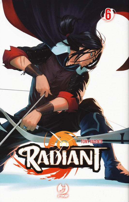Copertina del sesto volume del manga Radiant, raffigurante un personaggio dai capelli scuri legati, con un mantello nero e rosso, intento a tendere un grande arco bianco in posa da combattimento.