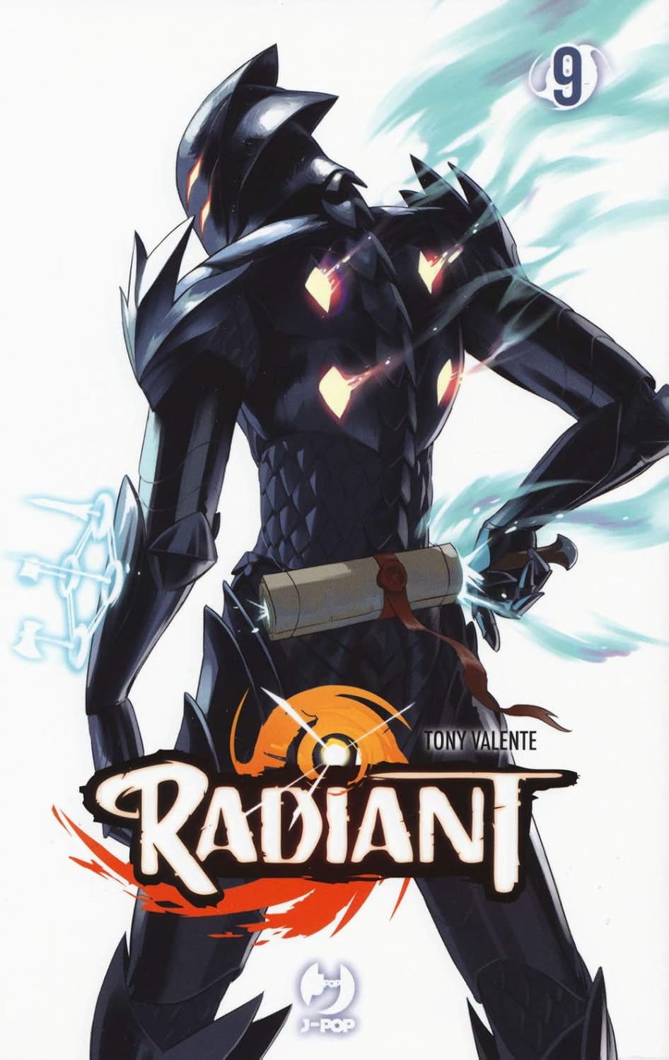 Copertina del nono volume del manga Radiant, con un misterioso personaggio in armatura oscura e dettagli luminosi, visto di schiena con una pergamena alla cintura.