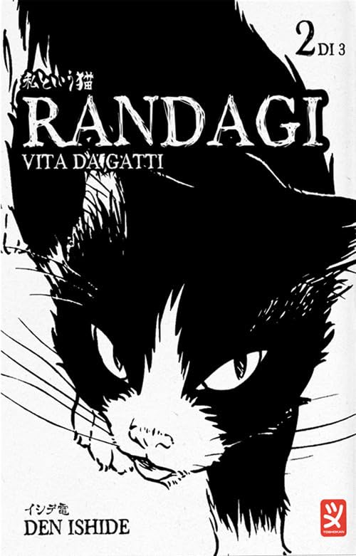 Copertina del manga Randagi - Vita da Gatti volume 2. L'illustrazione in bianco e nero, caratterizzata da un tratto ruvido e fortemente inchiostrato, mostra in primo piano il muso di un gatto nero con una macchia bianca sul naso e tra gli occhi. Il felino avanza verso chi guarda, fissando intensamente lo spettatore con uno sguardo fiero e penetrante. Sotto il titolo principale, a sinistra, campeggia la scritta "RANDAGI VITA DA GATTI", mentre in alto a destra è presente la dicitura "2 DI 3". In basso a sinis