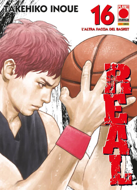 Copertina di Real 16. Un ragazzo dai capelli rossastri stringe un pallone da basket con sguardo concentrato.