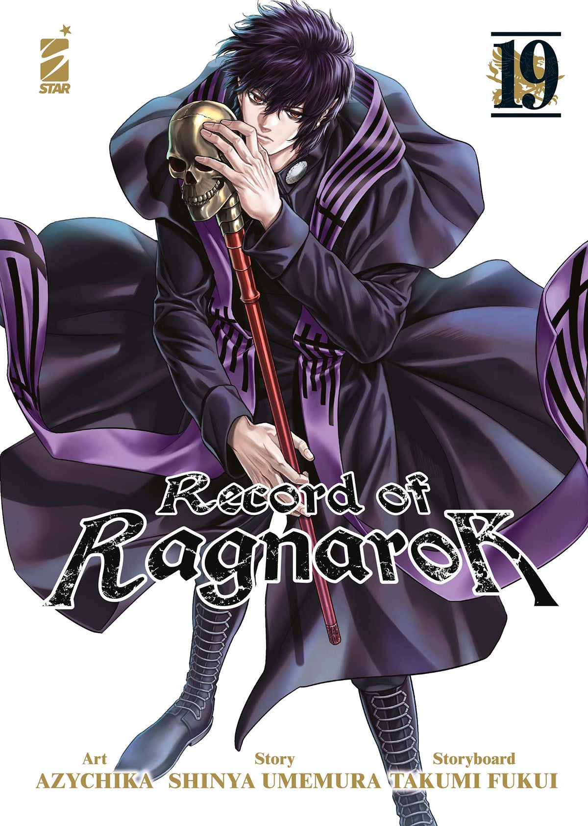 Copertina del manga Record of Ragnarok Vol. 19. In primo piano il dio Beelzebub, un giovane dalla pelle pallida, occhi rossi e capelli scuri, vestito con un lungo e ampio abito sacerdotale nero con dettagli viola. Tiene tra le mani un bastone rosso sormontato da un inquietante teschio dorato, fissando lo spettatore con uno sguardo freddo e penetrante.