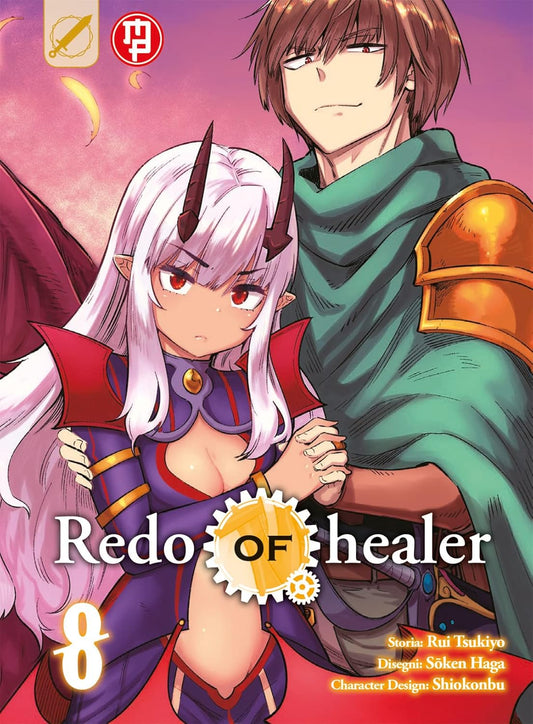 Copertina di Redo of Healer 8. Un ragazzo con capelli castani e mantello verde tiene affettuosamente per le mani una ragazza dotata di corna scure e lunghi capelli bianchi, su uno sfondo sfumato rosa e viola.