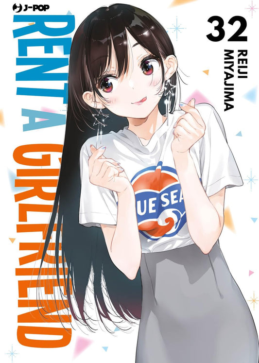 Copertina del manga Rent A Girlfriend volume 32. L'illustrazione luminosa e colorata ritrae la protagonista Chizuru Mizuhara sorridente e ammiccante, con lunghi capelli scuri, orecchini pendenti a forma di stella e una t-shirt bianca con un logo, mentre mima il gesto del cuore con le dita.