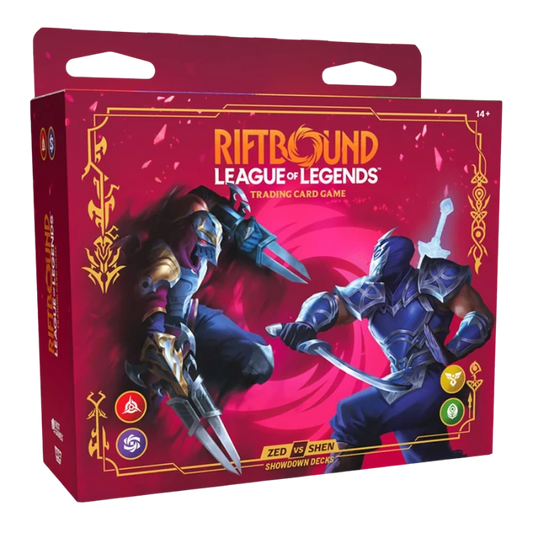 Scatola in lingua inglese del set 'Riftbound: League of Legends TCG - Zed vs Shen Showdown Decks'. La confezione di colore rosso magenta mostra sul fronte lo scontro dinamico tra l'assassino delle ombre Zed sulla sinistra e il guerriero spirituale Shen sulla destra