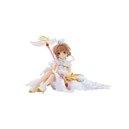 Statuetta figure di Sakura Kinomoto seduta con abito bianco e Scettro dei Sogni da Cardcaptor Sakura Clear Card Banpresto.