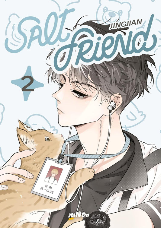 Copertina del manhua Salt Friend volume 2. Un ragazzo di profilo con i capelli scuri e gli auricolari tiene in braccio un gatto tigrato, mentre indossa al collo un badge con la foto del protagonista biondo.