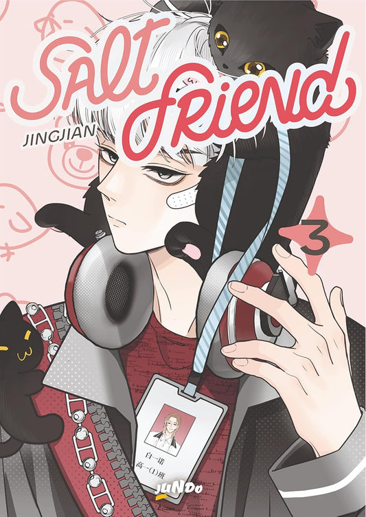 Copertina del manhua Salt Friend volume 3. Un ragazzo dai capelli bianchi con grandi cuffie rosse e grigie al collo guarda serio in avanti, mentre un gatto nero si accoccola sulla sua testa su uno sfondo rosa.