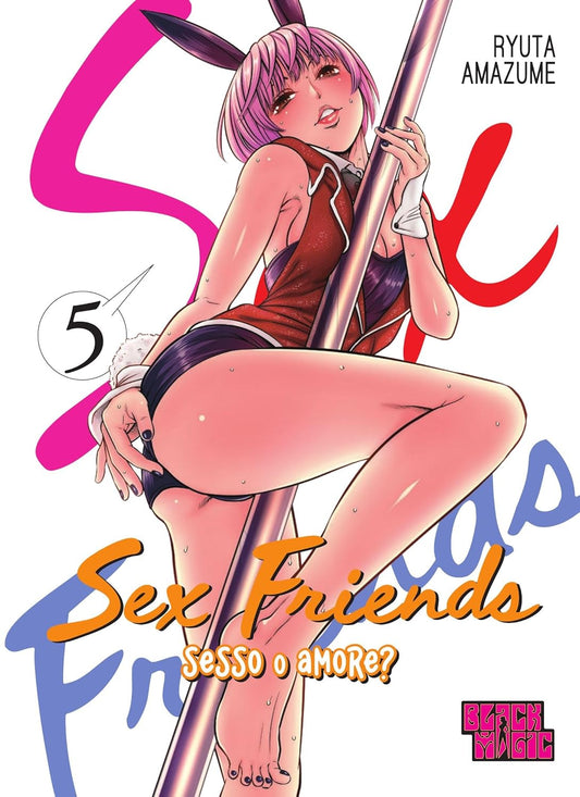 Copertina del manga per adulti Sex Friends - Sesso o Amore? Vol. 5, edito da Magic Press per la collana Black Magic. L'illustrazione mostra in primo piano una ragazza dai corti capelli rosa, visibilmente accaldata e sudata, vestita con un provocante abito da coniglietta composto da un corpetto rosso scollato, pantaloncini neri cortissimi, orecchie da coniglio scure e un polsino bianco. La ragazza è avvinghiata in modo sensuale a un palo da pole dance, volgendo lo sguardo all'indietro verso lo spettatore.