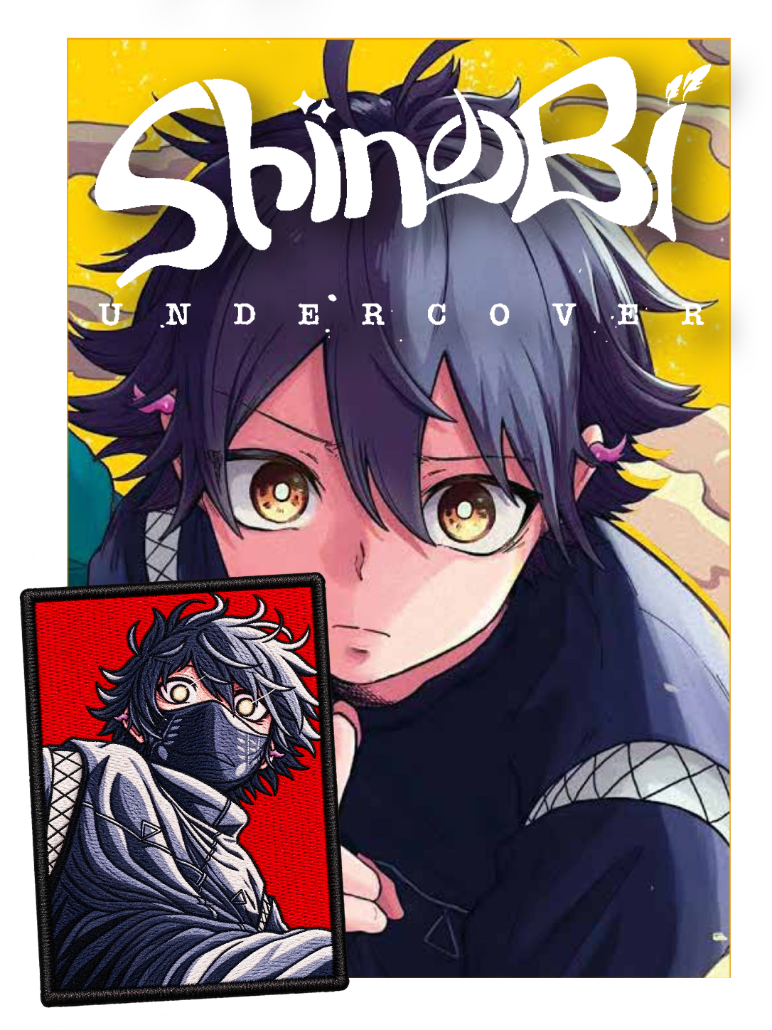 Copertina del primo volume in Edizione Variant del manga 'Shinobi Undercover' di Ippon Takegushi e Santa Mitarashi, edito da Panini Planet Manga su sfondo nero. L'illustrazione principale su sfondo giallo e ocra ritrae in primo piano il giovane ninja con capelli scuri e grandi occhi dorati, sormontato in alto dal grande titolo stilizzato 'Shinobi UNDERCOVER'. In basso a sinistra è posizionata in evidenza la maxi toppa rettangolare da collezione con il ninja mascherato in bianco e nero su sfondo rosso.