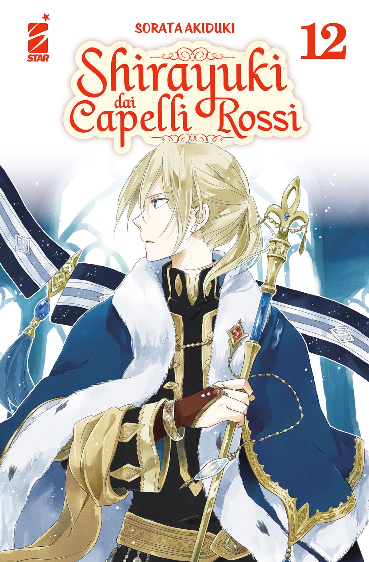 Copertina del dodicesimo volume del manga 'Shirayuki dai Capelli Rossi' di Sorata Akiduki, edito da Star Comics. L'illustrazione ritrae il principe Izana con mantello reale blu e bordato di pelliccia bianca mentre regge uno scettro dorato, sormontato dal titolo e dal numero 12 in rosso.