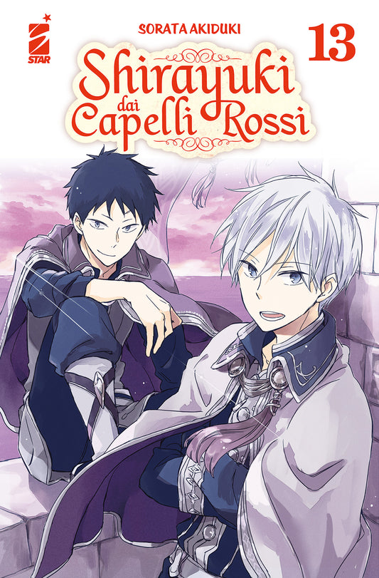 Copertina del tredicesimo volume del manga 'Shirayuki dai Capelli Rossi' di Sorata Akiduki, edito da Star Comics. L'illustrazione ritrae il principe Zen sorridente in primo piano con Obi seduto alle sue spalle su una balaustra in pietra, sormontati dal titolo e dal numero 13 in rosso.