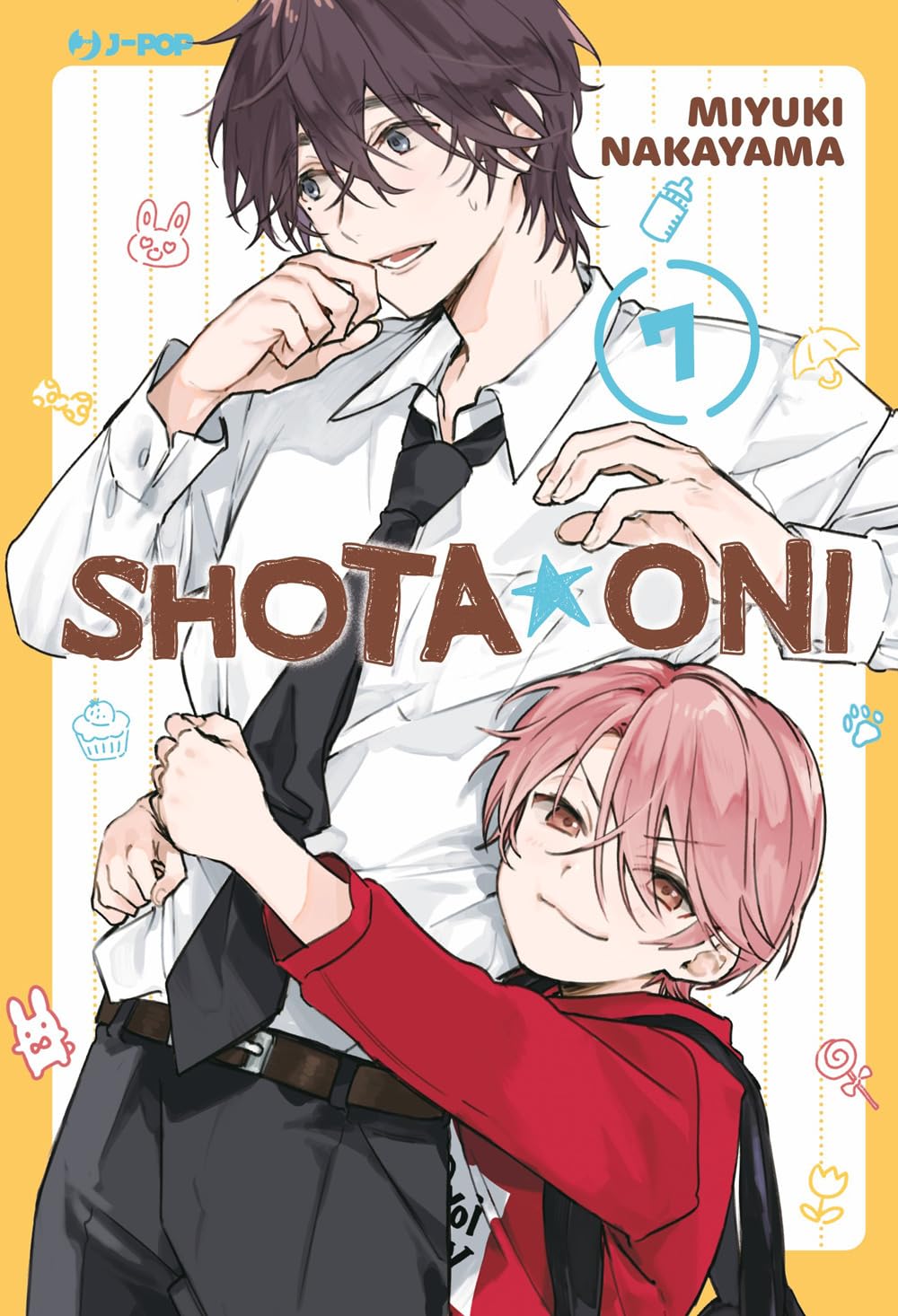 Copertina del settimo volume in italiano del manga 'Shota Oni' di Miyuki Nakayama, edito da J-POP Manga. L'illustrazione mostra in primo piano un ragazzo liceale dai capelli scuri in camicia bianca e cravatta slacciata abbracciato da un bambino dai capelli rosa in felpa rossa che sorride vivacemente, su uno sfondo giallo decorato con simpatiche icone e il titolo SHOTA★ONI affiancato dal numero 7 in un cerchio azzurro