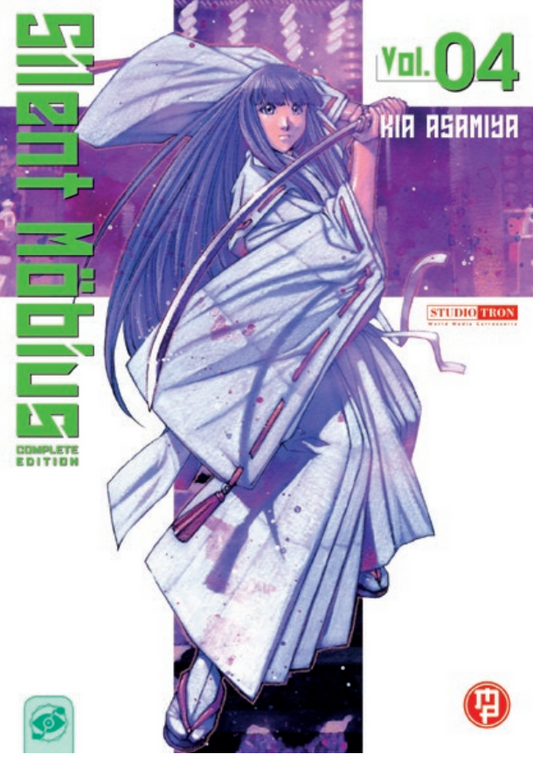 Copertina del manga Silent Möbius Complete Edition volume 4 su sfondo viola; l'illustrazione raffigura Nami Yamigumo con lunghi capelli scuri e abiti cerimoniali bianchi (hakama) mentre impugna un pugnale sacro.