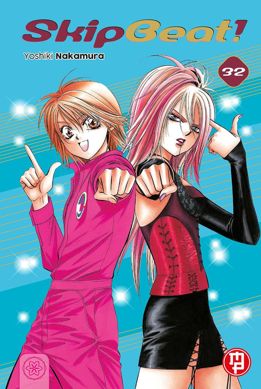 Copertina del volume 32 di Skip Beat! edito da Magic Press con Kyoko in tuta rosa e Kanae in stile rock goth.