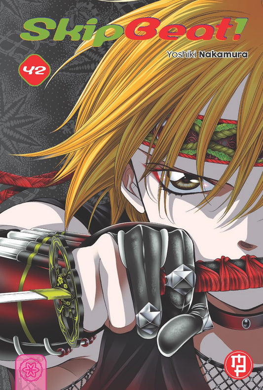 Copertina del volume 42 di Skip Beat! edito da Magic Press con Kyoko in abiti da guerriera mentre impugna una katana.