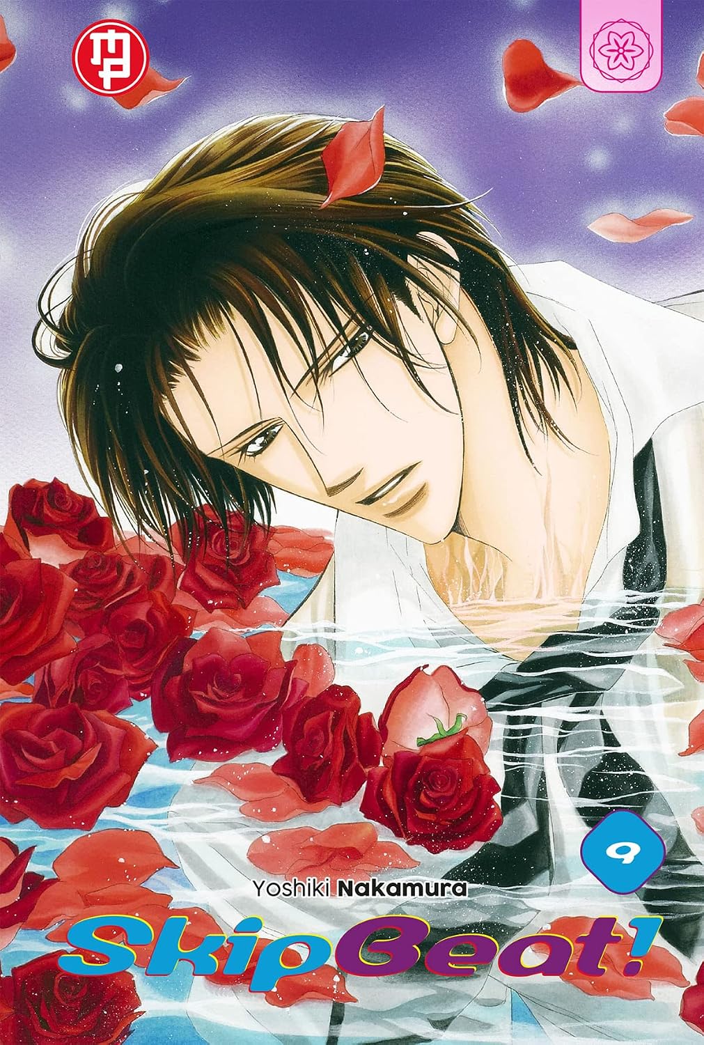 Copertina del volume 9 di Skip Beat! edito da Magic Press con Ren Tsuruga immerso nell'acqua tra rose rosse.