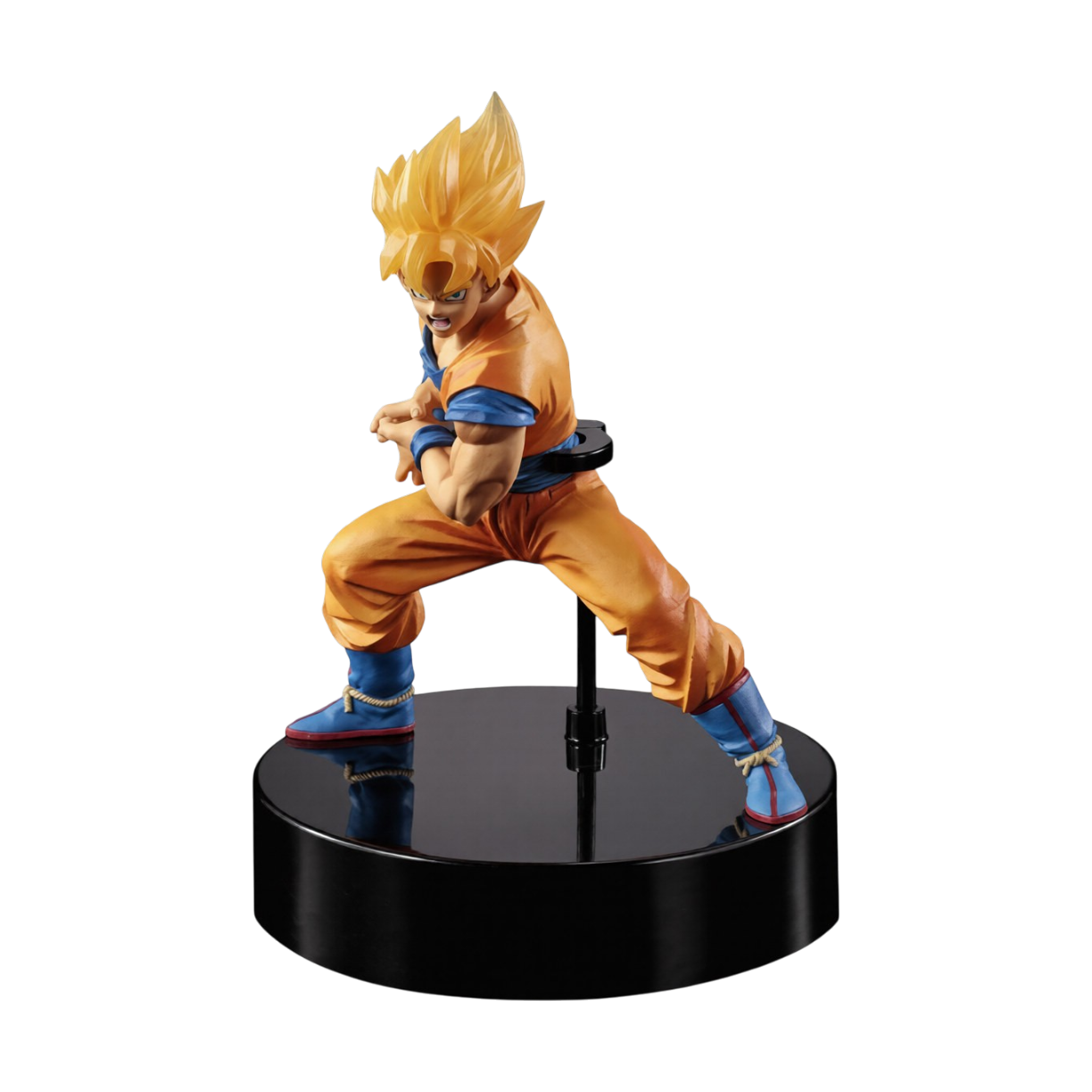 Figure da collezione in PVC di Son Goku Super Saiyan dalla serie anime 'Dragon Ball Z', linea HG Luminous Kamehameha prodotta da Bandai. La statuetta ritrae Goku con capelli biondi e tuta arancione e blu piegato sulle gambe in posa da combattimento mentre carica l'Onda Energetica con le mani ai fianchi, montata su un'imponente base circolare nera lucida.