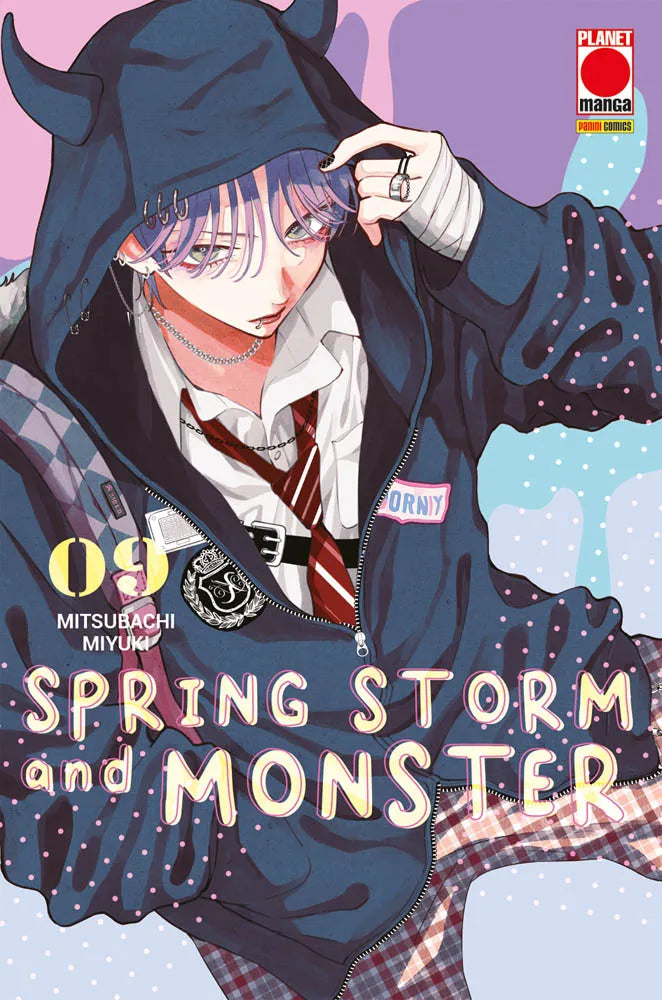 Copertina del nono volume di Spring Storm and Monster, che mostra un ragazzo con capelli viola e una felpa blu scuro dotata di corna sul cappuccio sopra una cravatta a righe.