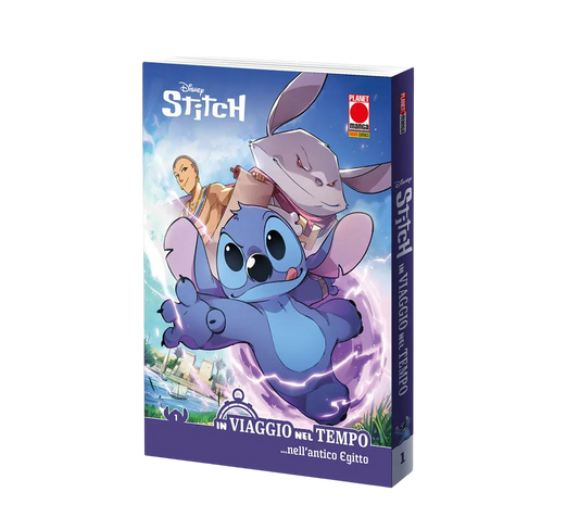 Copertina del primo volume del manga Disney Stitch - In Viaggio Nel Tempo. In primo piano Stitch salta fuori in modo dinamico da un cerchio di energia magica, mentre sullo sfondo si intravedono un paesaggio dell'antico Egitto e due misteriosi personaggi.