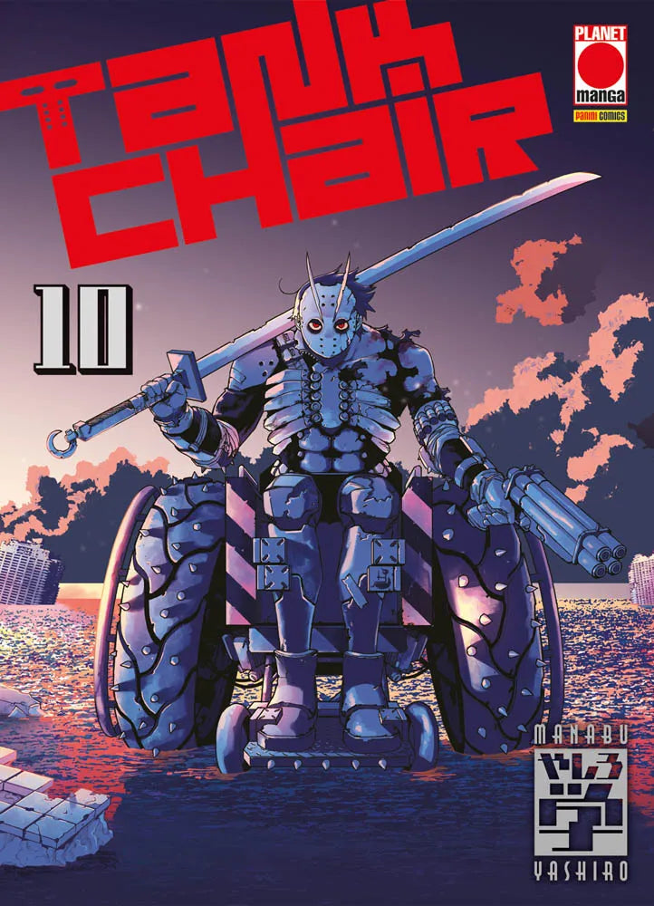 Copertina del decimo volume del manga 'Tank Chair' di Manabu Yashiro, edito da Planet Manga. L'illustrazione ritrae in primo piano un guerriero in sedia a rotelle corazzata con ruote chiodate, con indosso una maschera da hockey con occhi rossi illuminati, mentre impugna una gigantesca spada sulla spalla e un'arma da fuoco all'altra mano, su uno sfondo al tramonto dai toni viola e arancione con il titolo 'TANK CHAIR 10' in lettere rosse.