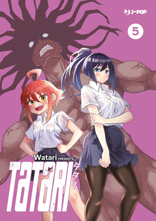 Copertina del manga Tatari Vol. 5 edito da J-POP. Su un compatto sfondo lilla, spiccano in primo piano due ragazze in divisa scolastica estiva con camicetta bianca a maniche corte. A sinistra, una ragazza dai corti capelli rossi sorride con aria vispa tenendo le mani sui fianchi, mentre a destra un'altra ragazza dai capelli blu scuro raccolti in una coda laterale fissa in avanti con espressione seria. Alle loro spalle incombe la figura inquietante di un imponente mostro muscoloso dai tratti demoniaci.