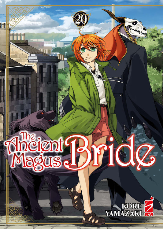 Copertina del manga The Ancient Magus' Bride Vol. 20 edito da Star Comics. L'illustrazione mostra i tre protagonisti che passeggiano in una tranquilla strada cittadina illuminata dal sole. In primo piano, la giovane Chise Hatori dai capelli corti e rossi cammina sorridente, indossando un impermeabile verde aperto e pantaloncini. Dietro di lei, la torreggiante e misteriosa figura del Mago Elias Ainsworth, avvolto nel suo elegante completo nero, mostra il suo inconfondibile volto a forma di teschio animale. A
