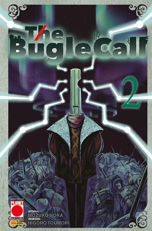 Copertina del manga The Bugle Call Vol. 2 edito da Panini Planet Manga. Un'illustrazione dall'atmosfera inquietante e cupa mostra una figura misteriosa che si erge al centro, sovrastando una macabra distesa di soldati caduti in battaglia. Il personaggio indossa una veste rosso scuro con intarsi dorati e un ampio bavero argentato con motivi celtici; tuttavia, al posto della testa umana possiede una struttura metallica cilindrica e liscia, simile alla parte superiore di un fischietto.
