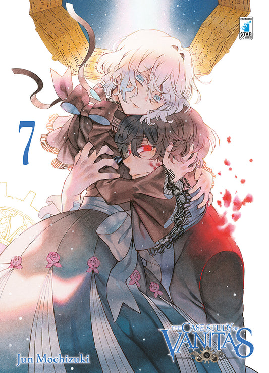 Copertina del settimo volume in italiano del manga 'The Case Study of Vanitas' di Jun Mochizuki, edito da Star Comics. L'illustrazione ritrae la vampira Chloe d'Apcher con corti capelli chiari e occhi azzurri mentre abbraccia teneramente Jean-Jacques Chastel, dai capelli scuri e occhi rossi, indosso un suntuoso abito vittoriano decorato con pizzi e rose rosa, su uno sfondo stellato con architetture dorate, con il numero 7 blu a sinistra e il titolo THE CASE STUDY OF VANITAS in basso a destra.